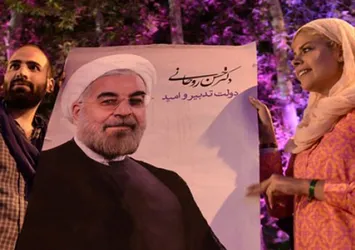 Tahran sokaklarında Ruhani'nin zaferi kutlandı
