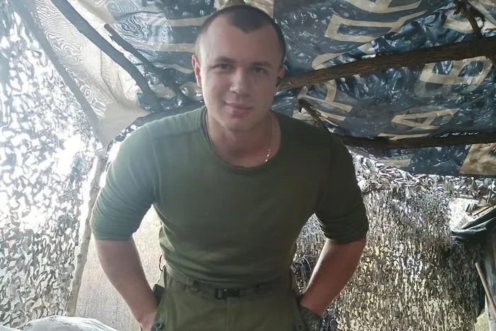 Dünya cesur Ukraynalı askerlerini konuşuyor: Biri köprüyü kendisiyle birlikte havaya uçurdu diğeri Rus konvoyunun önüne tek başına geçti