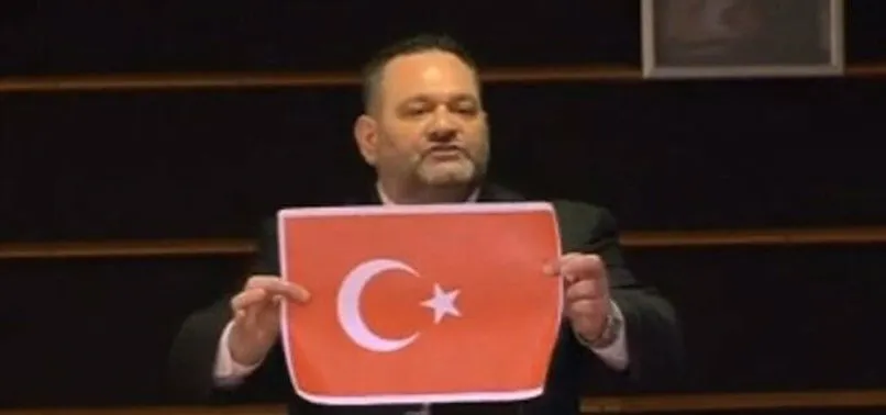 Son dakika: Türk bayrağını yırtan hadsiz Yunan vekil Ioannis Lagos tutuklandı