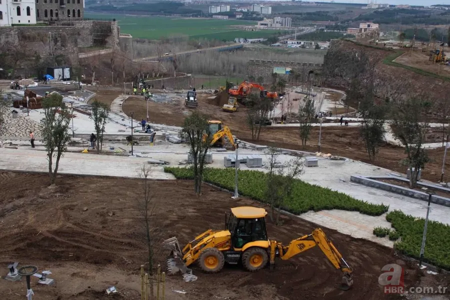 Devlet, Sur'u yeniden inşa ediyor 22