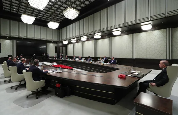 Son dakika: Yeni yılın ilk Kabinesi! Memur ve emekli maaşları ne kadar olacak? Omicron için yeni tedbir alınacak mı?