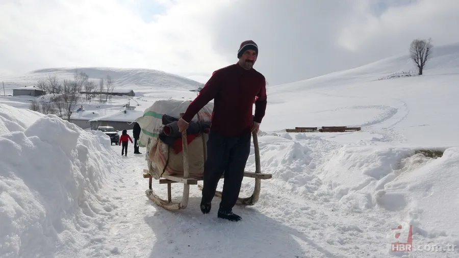 Muş’ta bir köy kara esir oldu! Herkes elinde kürekle geziyor: 100 metre Bolu tüneli gibi tünel açtık 24