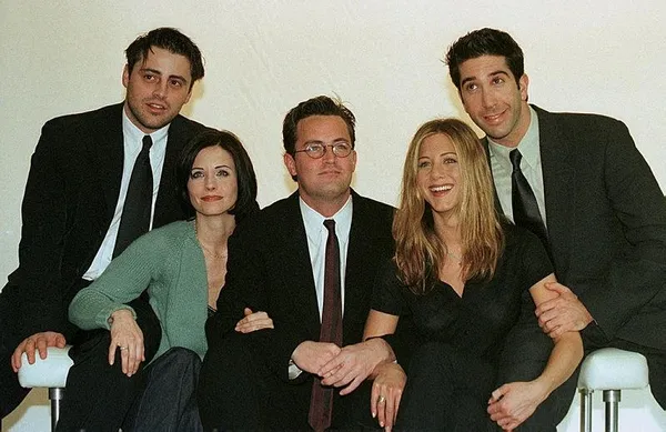 1698557262692.jpeg Friends'in Chandler'i Matthew Perry ölü bulundu - 4