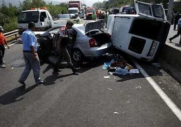Doğuma giderken feci kaza: 7 kişi yaralandı