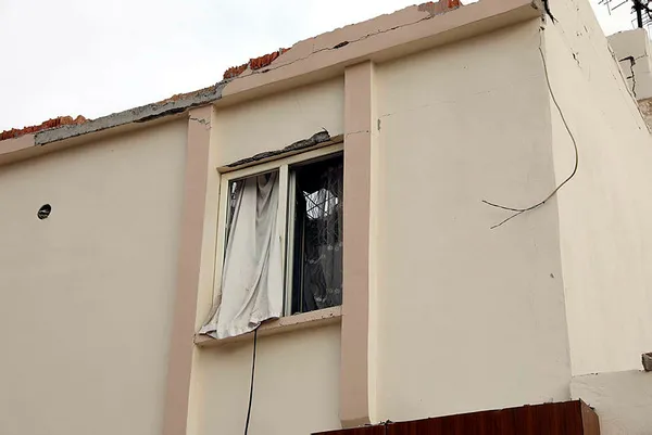 1669115729900.jpg PKK'nın Karkamış'a yaptığı saldırıda hasar gören okulun etrafındaki enkaz kaldırıldı - 2
