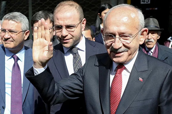 chp-genel-baskani-kemal-kilicdaroglundan-aksenere-yanit-soframizi-buyutmeye-devam-edecegiz-bu-saatten-sonra-de-1677860182262.jpg CHP Genel Başkanı Kemal Kılıçdaroğlu'ndan Akşener'e yanıt: Soframızı büyütmeye devam edeceğiz! Bu saatten sonra değişmem - 5