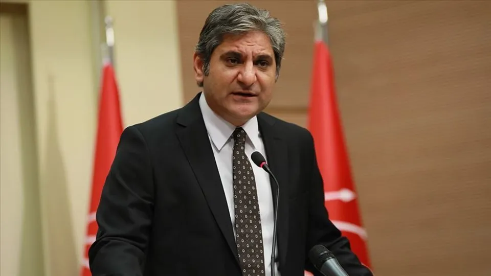 CHP istifa eden İstanbul Milletvekili Aykut Erdoğdu'nun imzası daksille sildi!