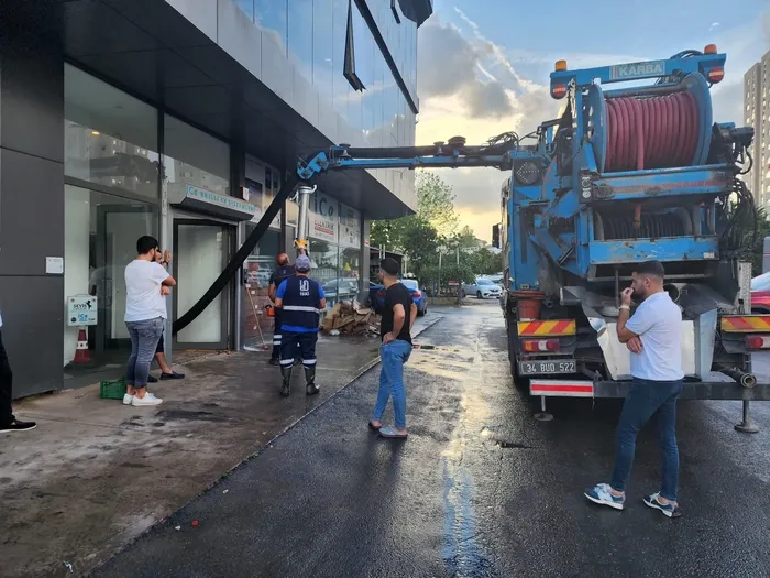 iskinin-ihmali-umraniyede-su-baskinlarina-neden-oldu-1725375490278.jpg İSKİ'nin ihmali Ümraniye'de su baskınlarına neden oldu - 1