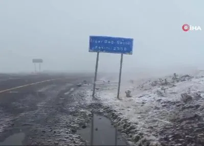 Ardahan’ın yüksek kesimlerine kar yağdı