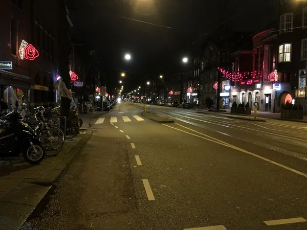 Son dakika: Kovid-19 nedeniyle Hollanda genelinde sokağa çıkma kısıtlaması başladı