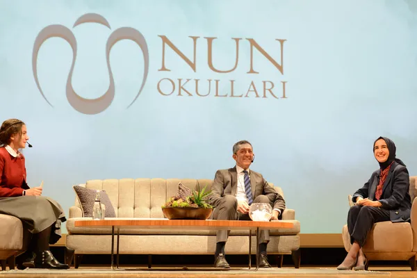 Bakan Ziya Selçuk NUN okullarında öğrencilerle buluştu - 1