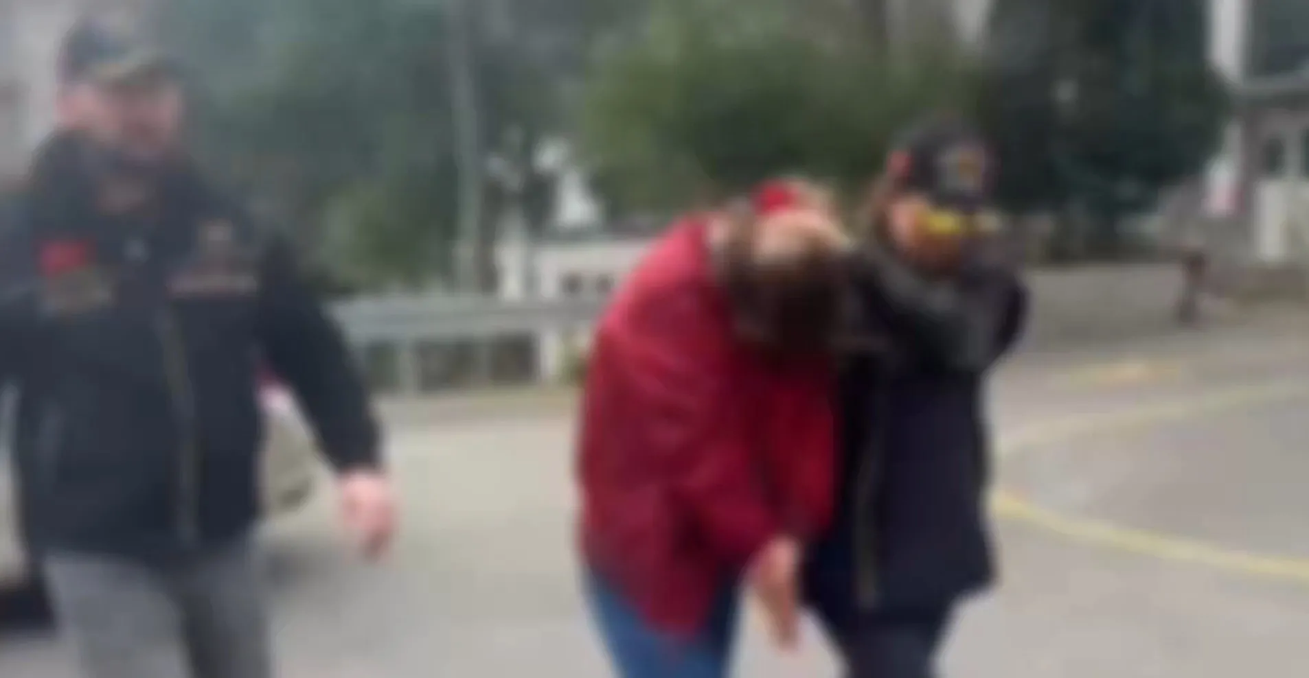 Köpeğiyle İETT otobüsüne binen kadından başörtülü kadına tehdit: Beynine hava sokarım | Böyle gözaltına alındı