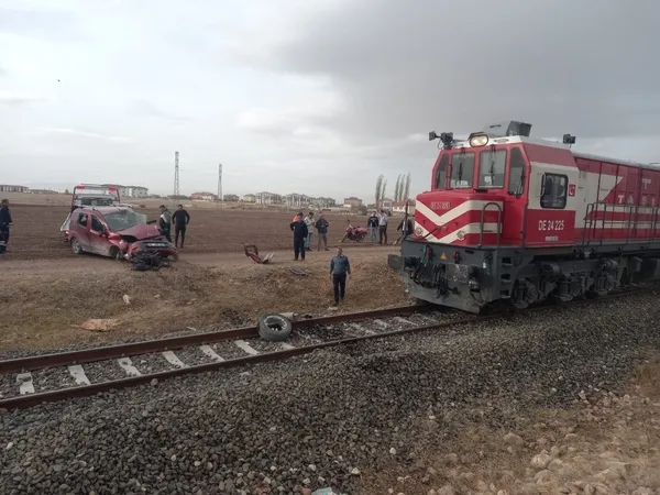 afyonkarahisarda-tren-araci-200-metre-surukledi-1-olu-1668961085900.jpg Afyonkarahisar’da tren aracı 200 metre sürükledi: 1 ölü - 4