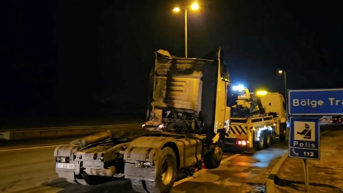 TAG Otoyolu'nda 3 ayrı kaza: 1 ölü 20 yaralı