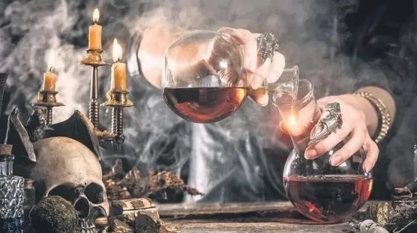 Maddi ve manevi sömürü düzeninin adı spiritüel! İşte pazarın "yalan satan" meslekleri