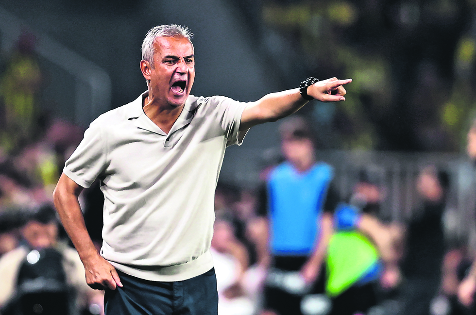 ismail-kartalin-fenerbahcedeki-gelecegini-bu-3-mac-belirleyecek-roma-gaziantepsor-ve-eyupspor-1788788837178.jpg Fenerbahçe'de İsmail Kartal için kritik süreç: Beşiktaş yenilgisi sonrası gözler Roma maçıyla başlayacak 3 karşılaşmada - 3