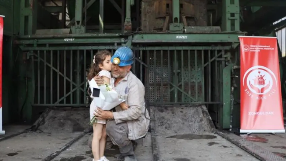 Ocaktan çıkıp ailelerine koştular