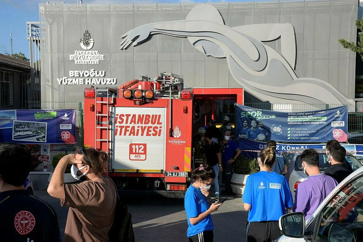 İBB'ye bağlı havuzda zehirli gaz paniği! Olay yeri şeritle kapatıldı