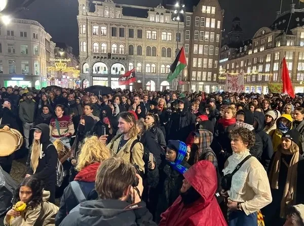 1700836728024.jpeg Müslümanlar Türk ve İslam düşmanı Geert Wilders'ın seçimleri kazanmasından endişeli! Hollanda'da aşırı sağ protestosu yükseliyor - 5