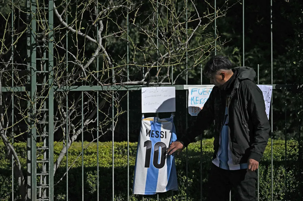 1786303412132.jpg Lionel Messi'nin acı günü! Babası Jorge Messi son yolculuğuna uğurlandı - 3