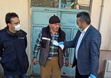 Evinden aldığı emekli maaşıyla Milli Dayanışma Kampanyası'na destek verdi