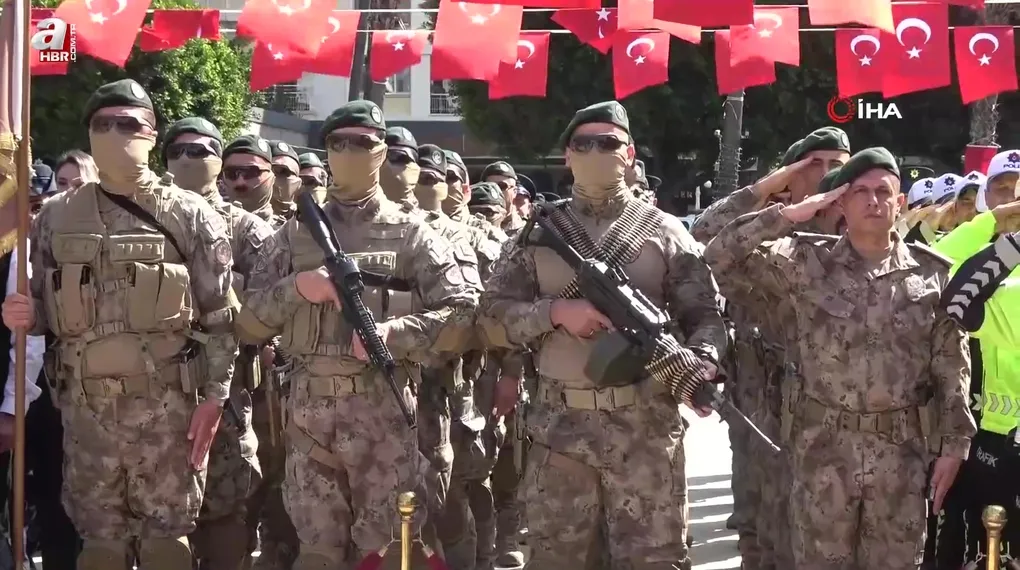 Adana’da polis korteji nefes kesti