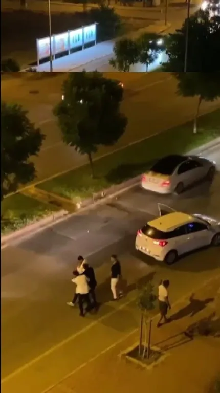 antalyada-kan-donduran-olay-kirik-cam-siseyle-kovaladi-1632231214013.jpg Antalya’da kan donduran olay! Kırık cam şişeyle kovaladı - 2