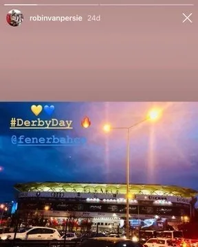 Robin van Persie Fenerbahçe Beşiktaş dersini tribünden takip etti 3