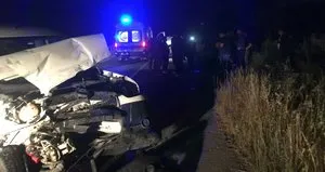 Traktör ile hafif ticari araç çarpıştı: 4 yaralı
