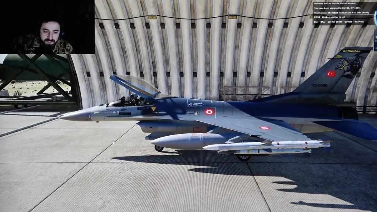 Çatı katında sanal F-16 eğitimi! Sosyal medyada gündem oldu: Binlerce kişi izliyor