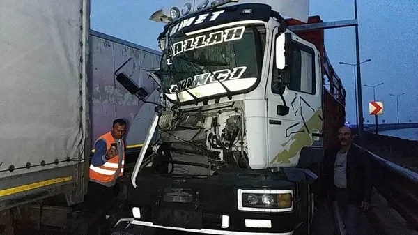 Samsun'da 12 aracın karıştığı zincirleme trafik kazasında 15 kişi yaralandı - 1