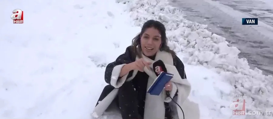 Çanakkale'de yoğun kar ve tipi! Buz pistine dönen yolda zorlu yayın... A Haber muhabiri Tayfun Er son durumu aktardı 25