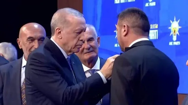 AK Parti’de 23. yıl coşkusu! Başkan Recep Tayyip Erdoğan’dan teşkilatlara uyarı: Yorulan varsa kenarda soluklansın