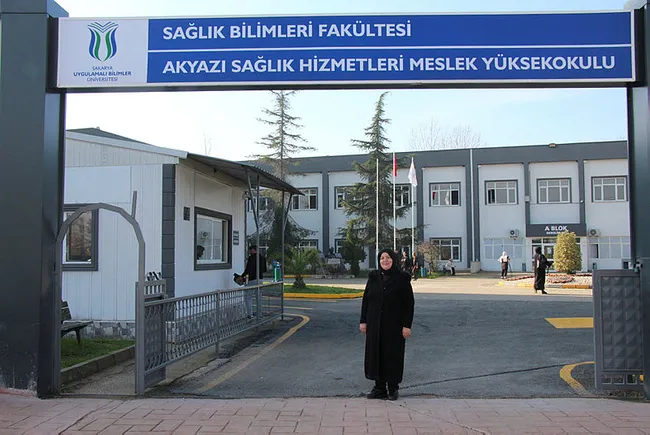 sakaryada-3-cocuk-annesi-kadin-universiteyi-kazandi-ve-hemsire-olmak-icin-calisiyor-1705223758436.jpg Sakarya'da 3 çocuk annesi kadın üniversiteyi kazandı ve hemşire olmak dirsek çürütüyor - 1