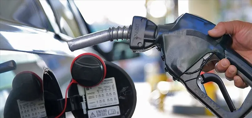 Petrol fiyatları düşüşe geçti: Brent petrolün varil fiyatındaki iniş sürüyor