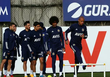 Fenerbahçe'ye kötü haber! 7 isim kadroda yok
