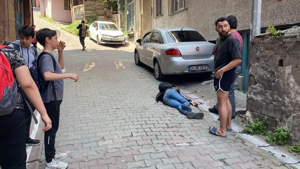 hirsizin-basina-gelmeyen-kalmadi-once-catidan-dustu-sonra-merdivenden-1653552852887.jpg Hırsızın başına gelmeyen kalmadı! Önce çatıdan düştü sonra merdivenden - 2