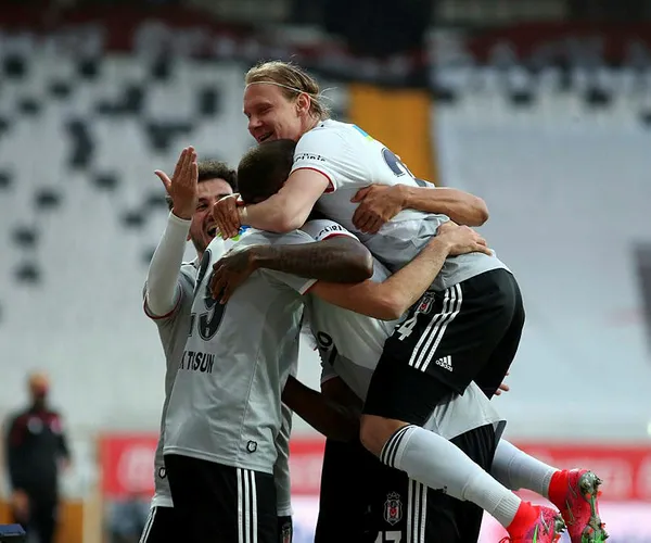 Beşiktaş zirveye demir attı! Beşiktaş 3-0 Alanyaspor MAÇ SONUCU-ÖZET