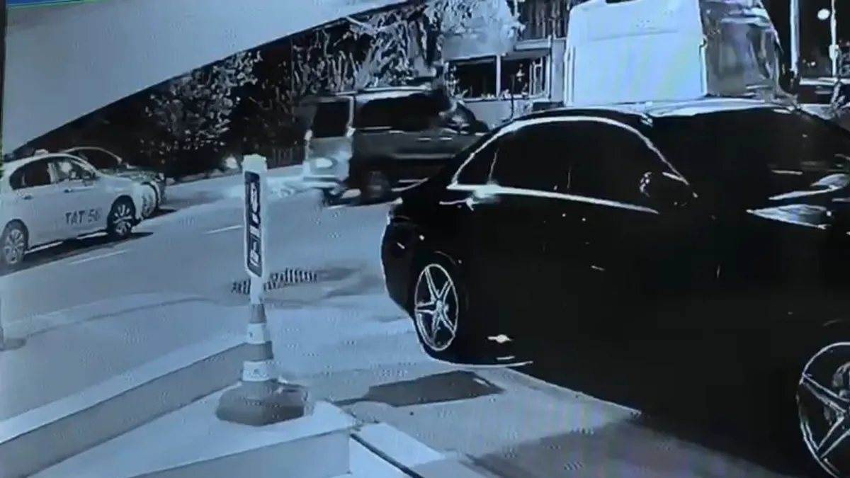 Film sahnelerini aratmayan saldırı! Camdan sarkıp kurşun yağdırdı