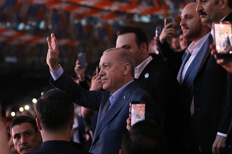 baskan-erdogandan-net-mesaj-turkiye-icin-gece-gunduz-calisiyoruz-1778952560463.jpeg (Foto: AA)