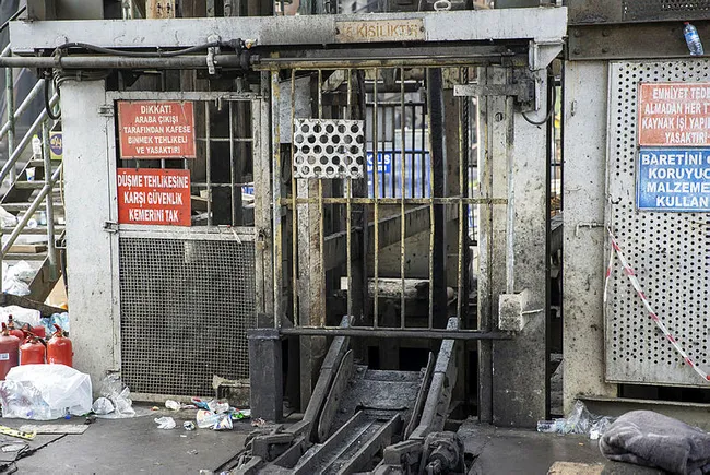 maden-kazalari-nasil-onlenebilir-su-torbalari-madencileri-nasil-koruyor-1665908721636.jpg Maden kazaları nasıl önlenebilir? Su torbaları madencileri nasıl koruyor? - 2