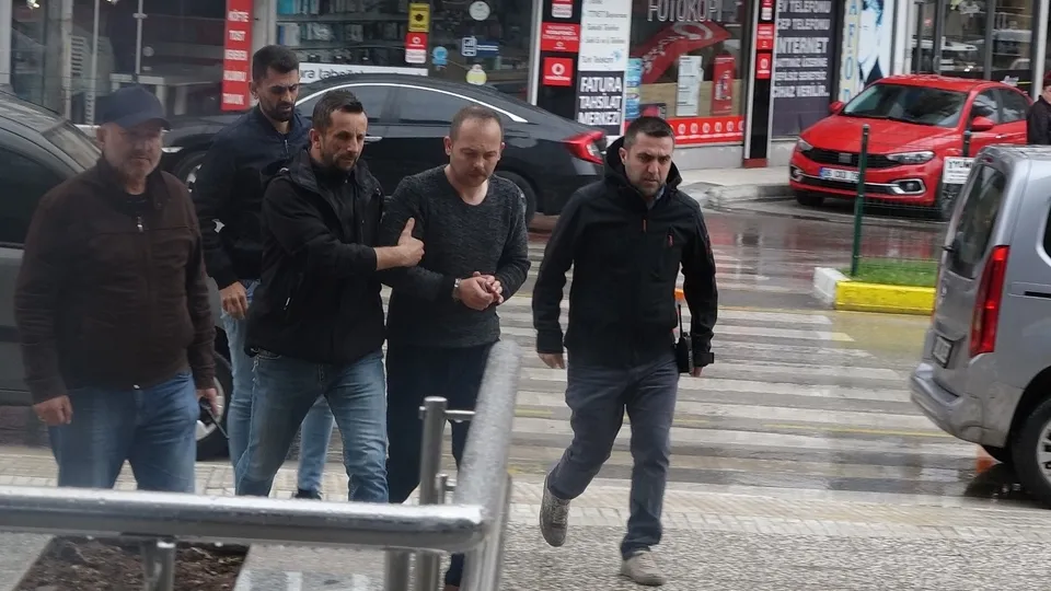 Eşini boğmaya çalışan adamın savunması çileden çıkardı