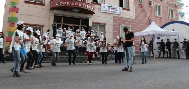 HDP’li gruptan Diyarbakır annelerine hakaret gibi etkinlik