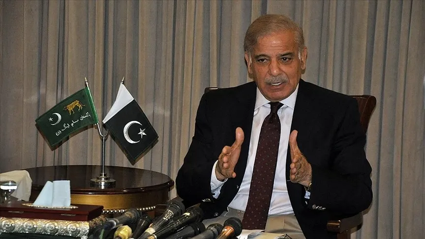 Mesai 4 güne düştü, 2 ay maaş yok: Enerji krizi ülke ekonomisini vurdu - 1