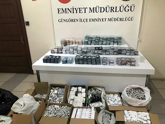 İstanbul kaçak cep telefonu operasyonu! 2 milyonluk teknoloji vurgunu yapacaklardı