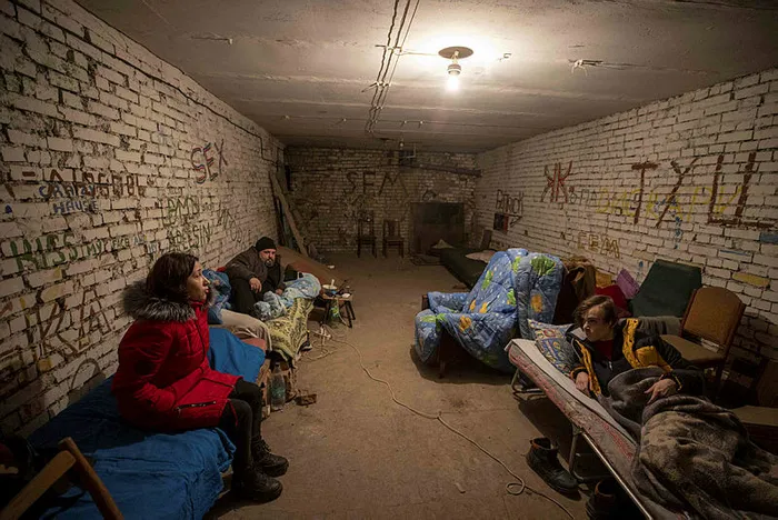 rusya-ukrayna-savasinda-multeci-bilmecesi-romanya-500-bin-ukraynali-multeci-alabiliriz-1645553193322.jpg Rusya-Ukrayna savaşında mülteci bilmecesi! Romanya: 500 bin Ukraynalı mülteci alabiliriz - 4