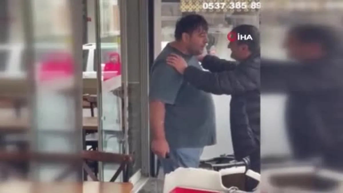 Akli dengesi yerinde olmayan adam annesini darp etti polise bıçak çekti