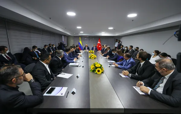 Dışişleri Bakanı Mevlüt Çavuşoğlu, Türk ve Venezuelalı iş insanlarıyla bir araya geldi - 2