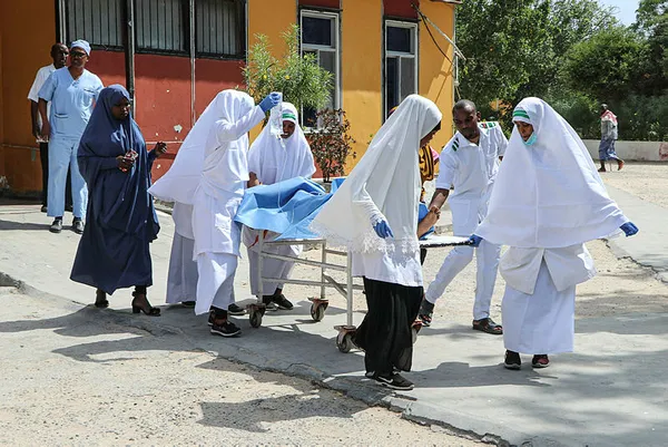 Son dakika: Somali'de hükümet binası yakınında büyük patlama - 1