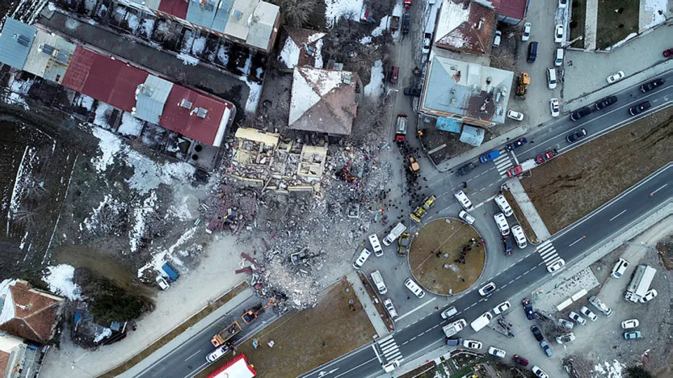 Depremin vurduğu Elazığ ve Malatya'da yıkımın boyutu gün ağarınca ortaya çıktı! İşte son durum